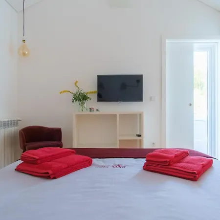 Prázdninový dům Ganzes Haus In Soeiro Do Chao Mit Privatem Pool Und Blick Ins Gruene By Interhome *